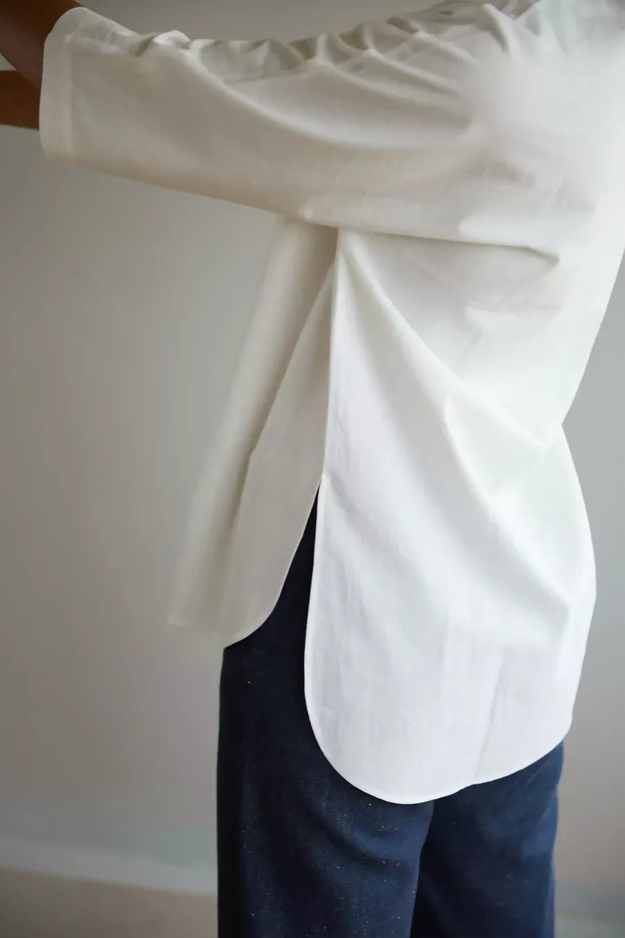 Revees Classic White V Neck Summer Top In Khadi Cotton